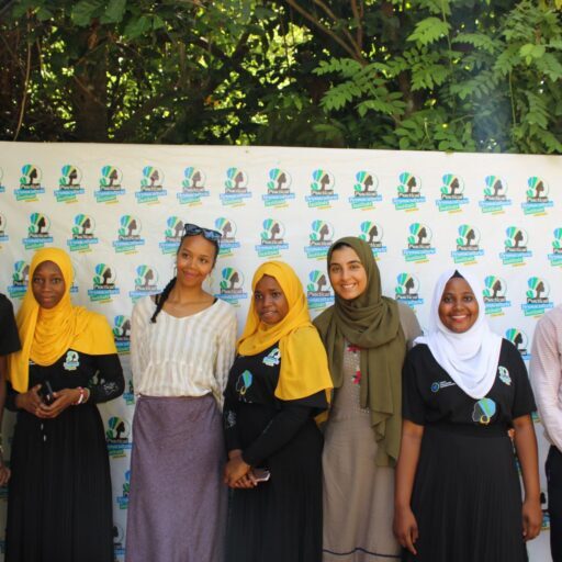 BINTI_Les volontaires du programme HerStart et l'équipe du PPIZ